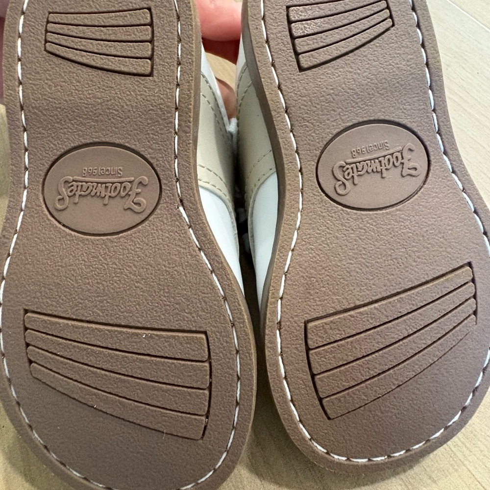 FootMates White and Tan Kids Dress Shoes - Picture 4 of 4